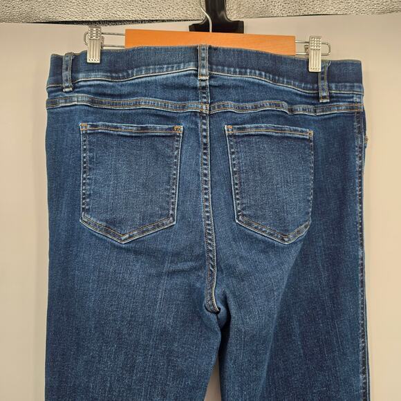 Spanx Women's Pull On Dark Wash Back Pockets Wide Leg Flare Jeans Size XL - Picture 4 of 11